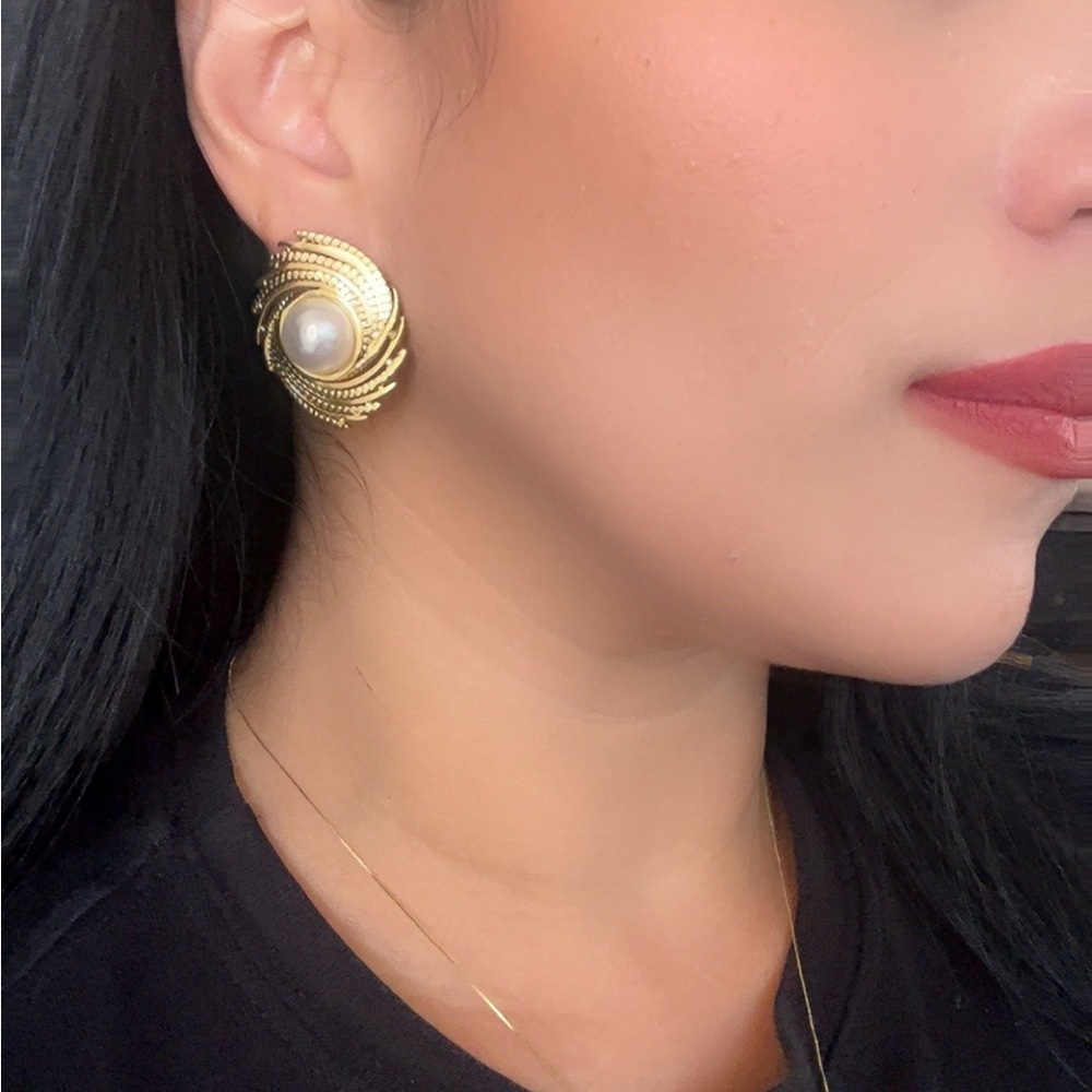 Elegant Gold and Pearl Earrings